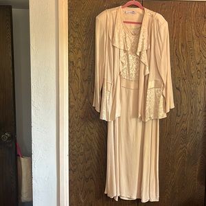 Size 2X Vintage off white occasion dress. 2 pieces
